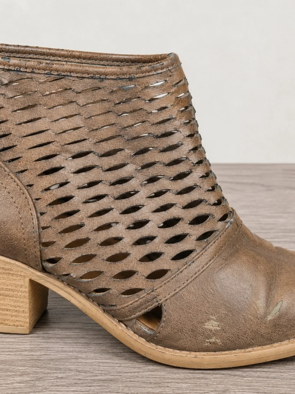 Qupid Taupe Cutout Ankle Booties Size 10 Peep Toe Block Heel